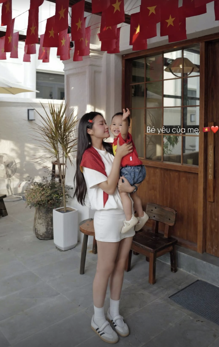 "Team qua đường" gặp Văn Hậu - Hải My check-in ngay trước biệt thự bạc tỷ mới xây, visual "cam thường" gây sốt!- Ảnh 7.