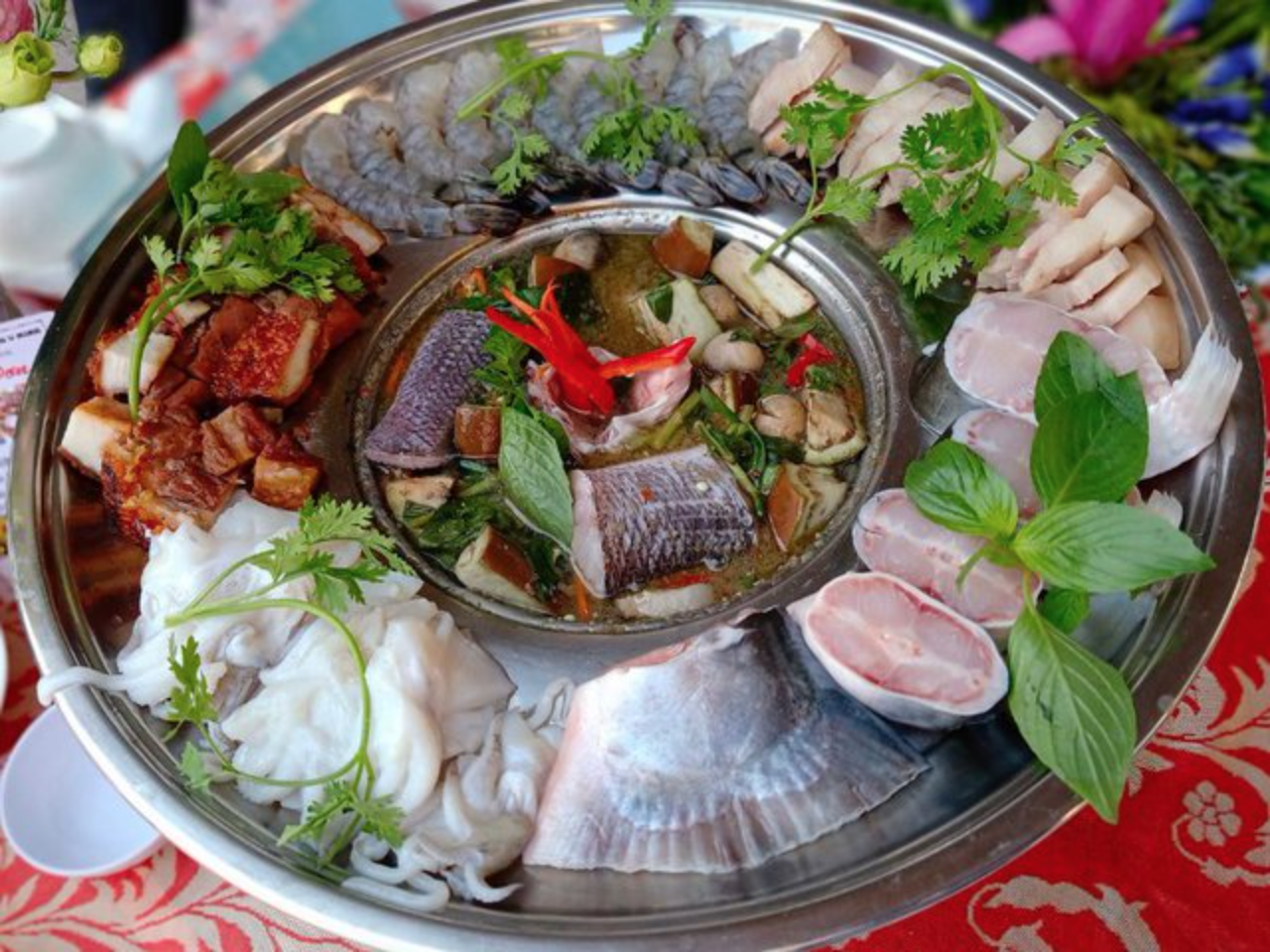 Những đặc sản Việt Nam "thách thức khứu giác": Khách Tây vừa ngửi đã e sợ, người bản địa lại coi là cực phẩm- Ảnh 3.