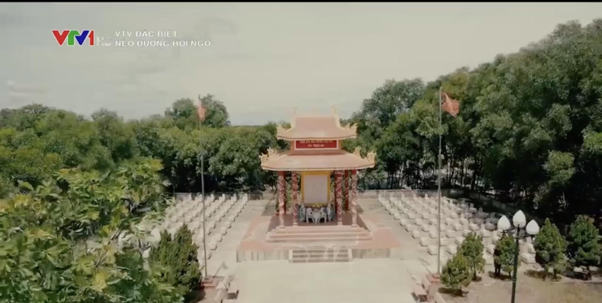 Xúc động khoảnh khắc mẹ già đón con liệt sĩ sau hơn 50 năm: "Giờ mẹ ở cái nhà to thế này đây. Con về rồi con nuôi mẹ làm cái nhà to hơn nhé?"- Ảnh 11.