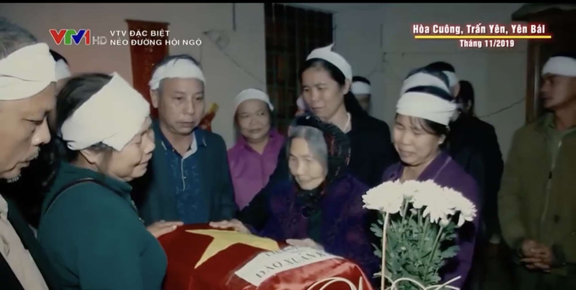 Xúc động khoảnh khắc mẹ già đón con liệt sĩ sau hơn 50 năm: "Giờ mẹ ở cái nhà to thế này đây. Con về rồi con nuôi mẹ làm cái nhà to hơn nhé?"- Ảnh 18.