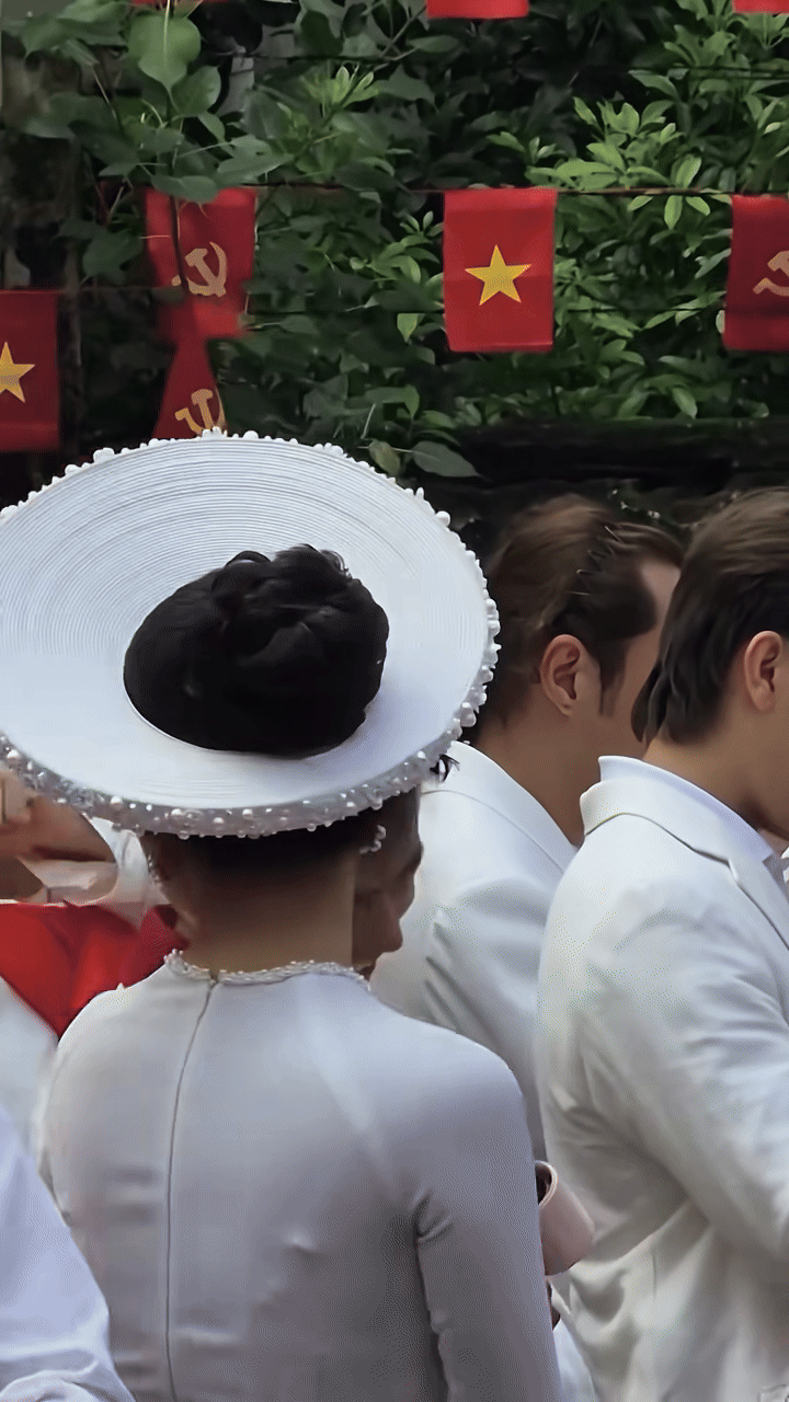 Nam ca sĩ bất ngờ 