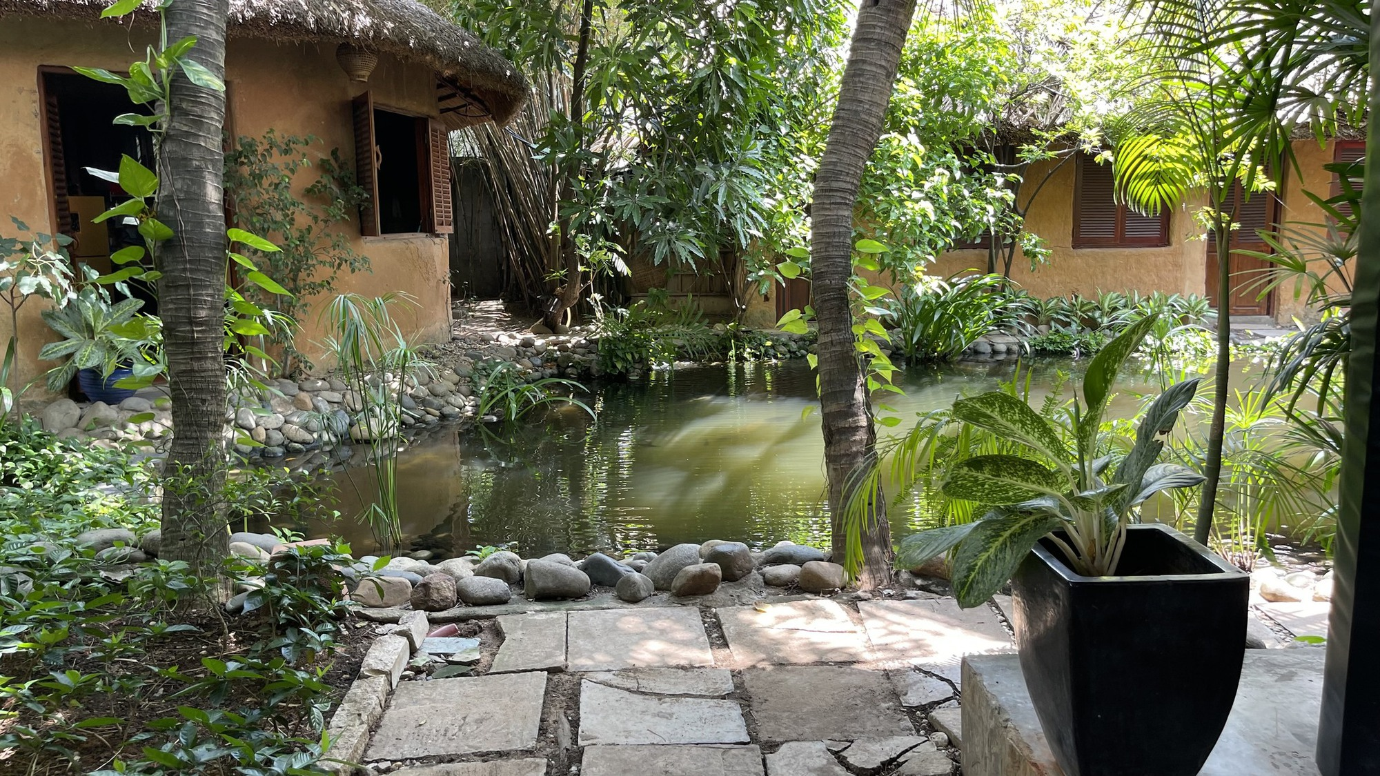 Diễn viên ở nhà 1.800m2 đẹp như resort: Gia tộc lừng lẫy, 51 tuổi lại độc thân, con gái xinh như hoa hậu- Ảnh 6.