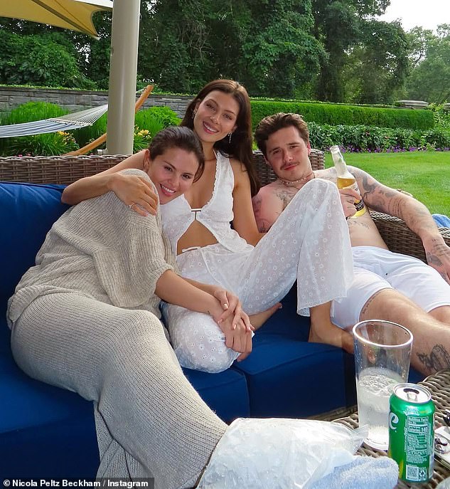 Vợ chồng con cả nhà Beckham mất hút trong lễ cưới Selena Gomez, bộ 3 bạn thân 