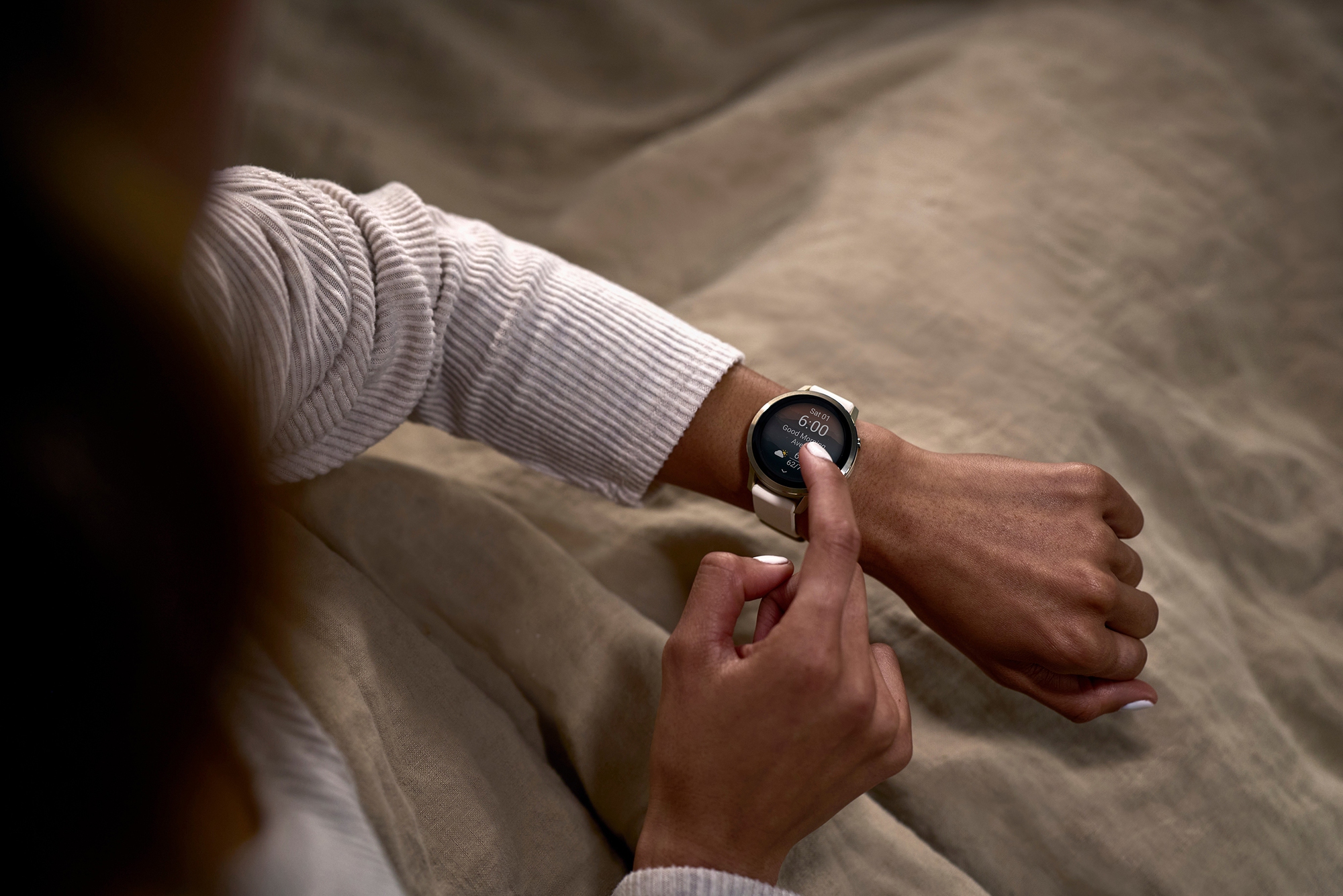 Garmin tung mẫu đồng hồ thông minh hỗ trợ giọng nói, có đèn pin- Ảnh 2.