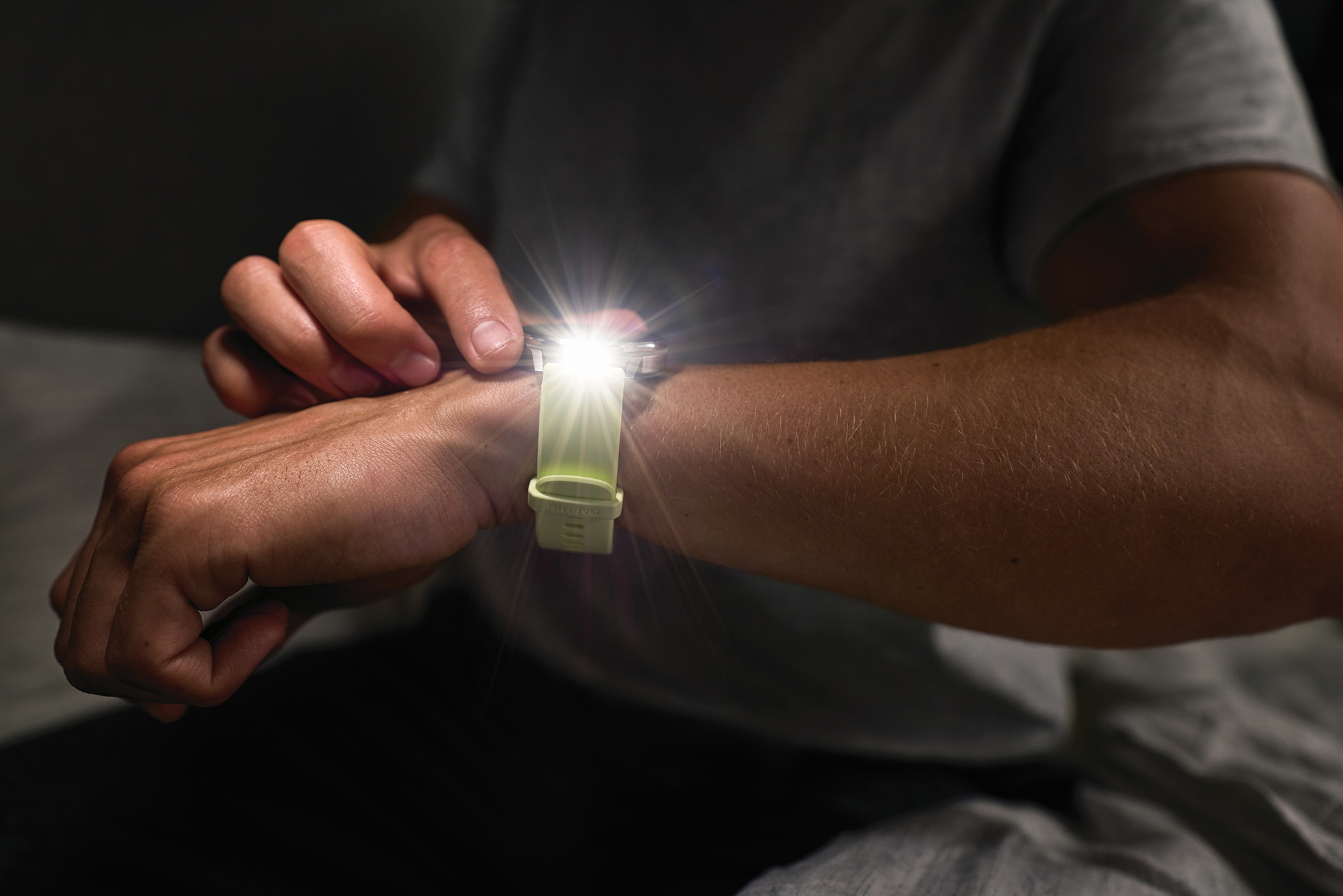 Garmin tung mẫu đồng hồ thông minh hỗ trợ giọng nói, có đèn pin- Ảnh 3.