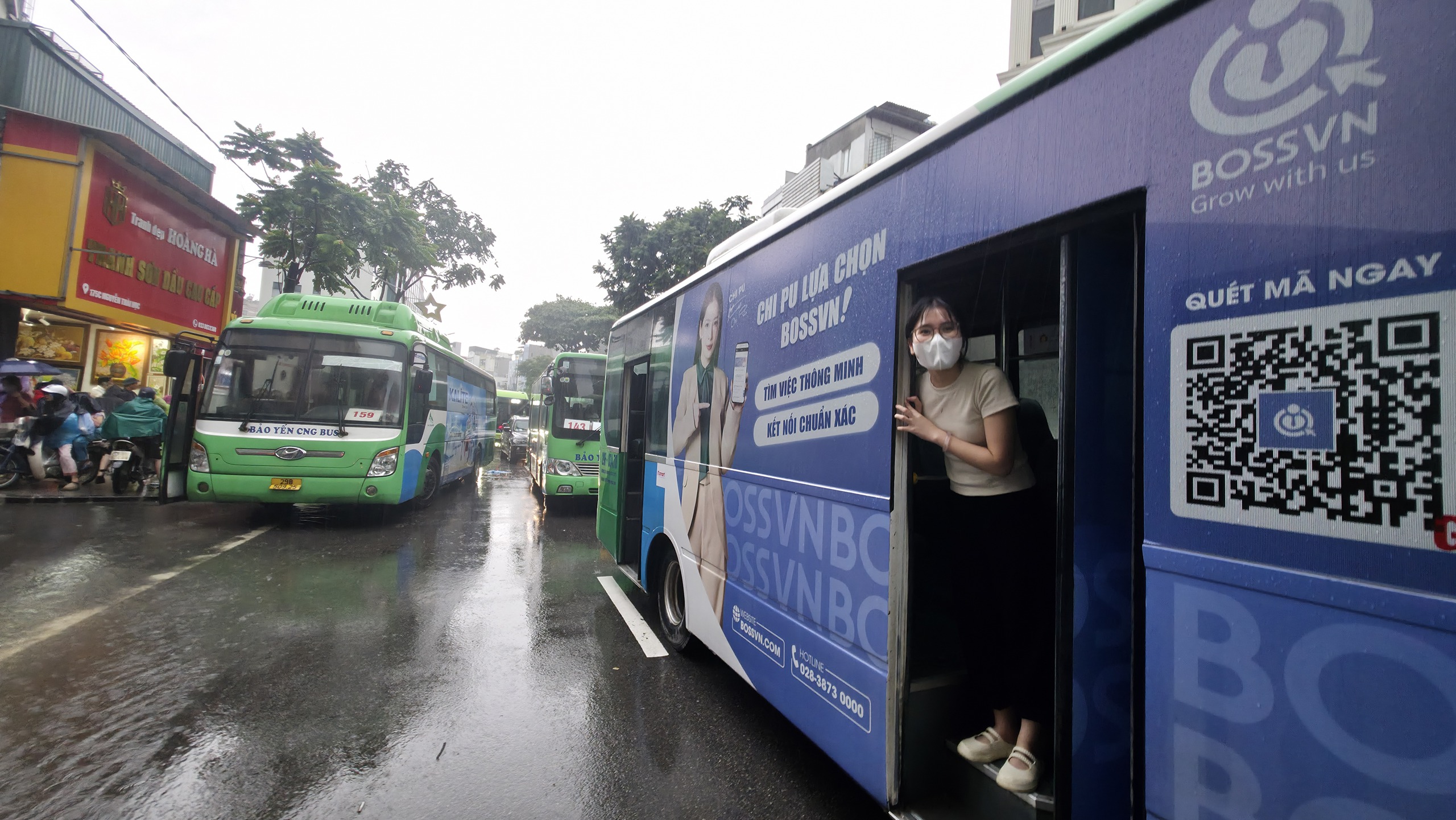Hà Nội chưa bao giờ như này: Những hình ảnh kinh hoàng nhất của trận mưa ngập từ sáng đến tối!- Ảnh 16.