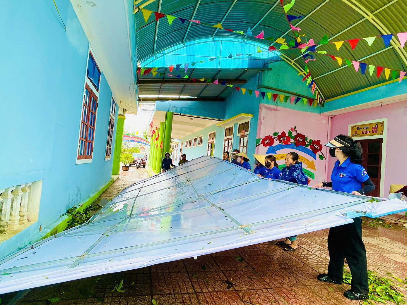 Trường học tan hoang sau bão chồng bão, Hà Tĩnh "gồng mình" khắc phục- Ảnh 8.