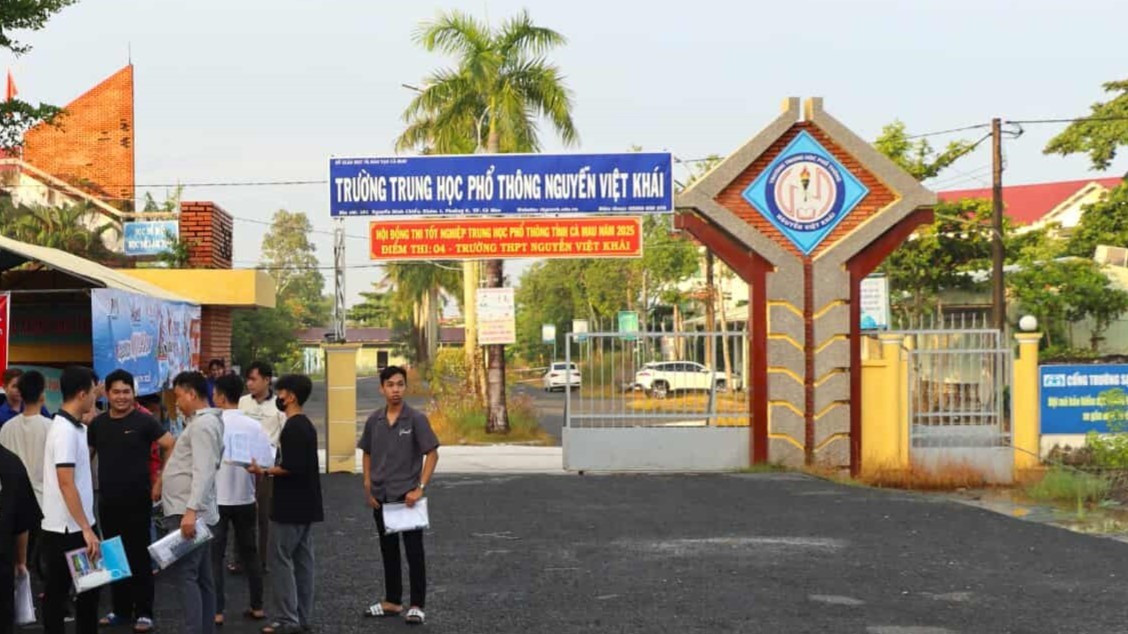 Trường cấp 3 bị "tuýt còi" vì săp xêp giao viên gây hoang mang- Ảnh 1.