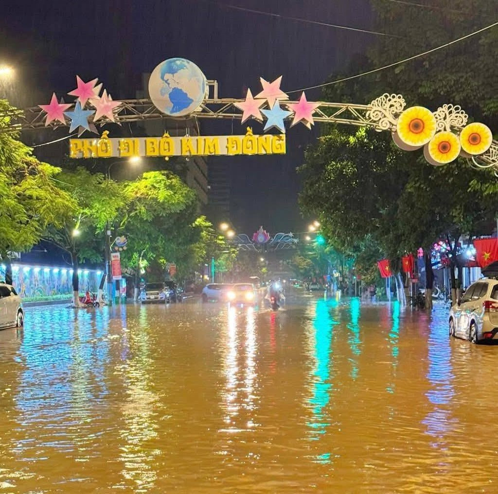 Hàng trăm hộ dân ở Cao Bằng chạy lũ xuyên đêm- Ảnh 2.