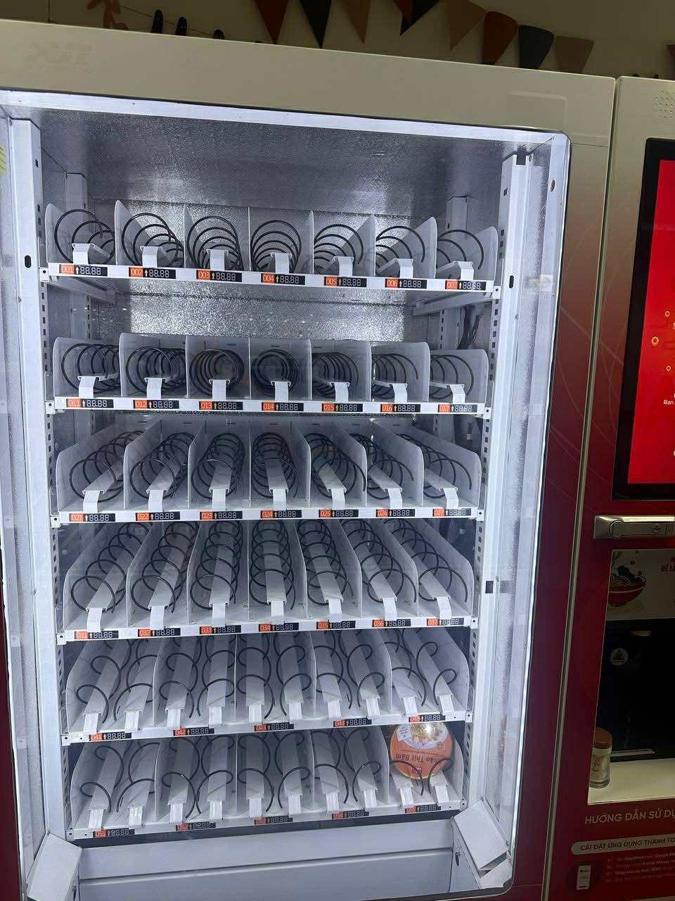 Hà Nội gần nửa đêm, điểm danh các bác ở lại công ty: Tôi, đã sẵn sàng giường, đồ ăn, tắm rửa!!!!- Ảnh 6.