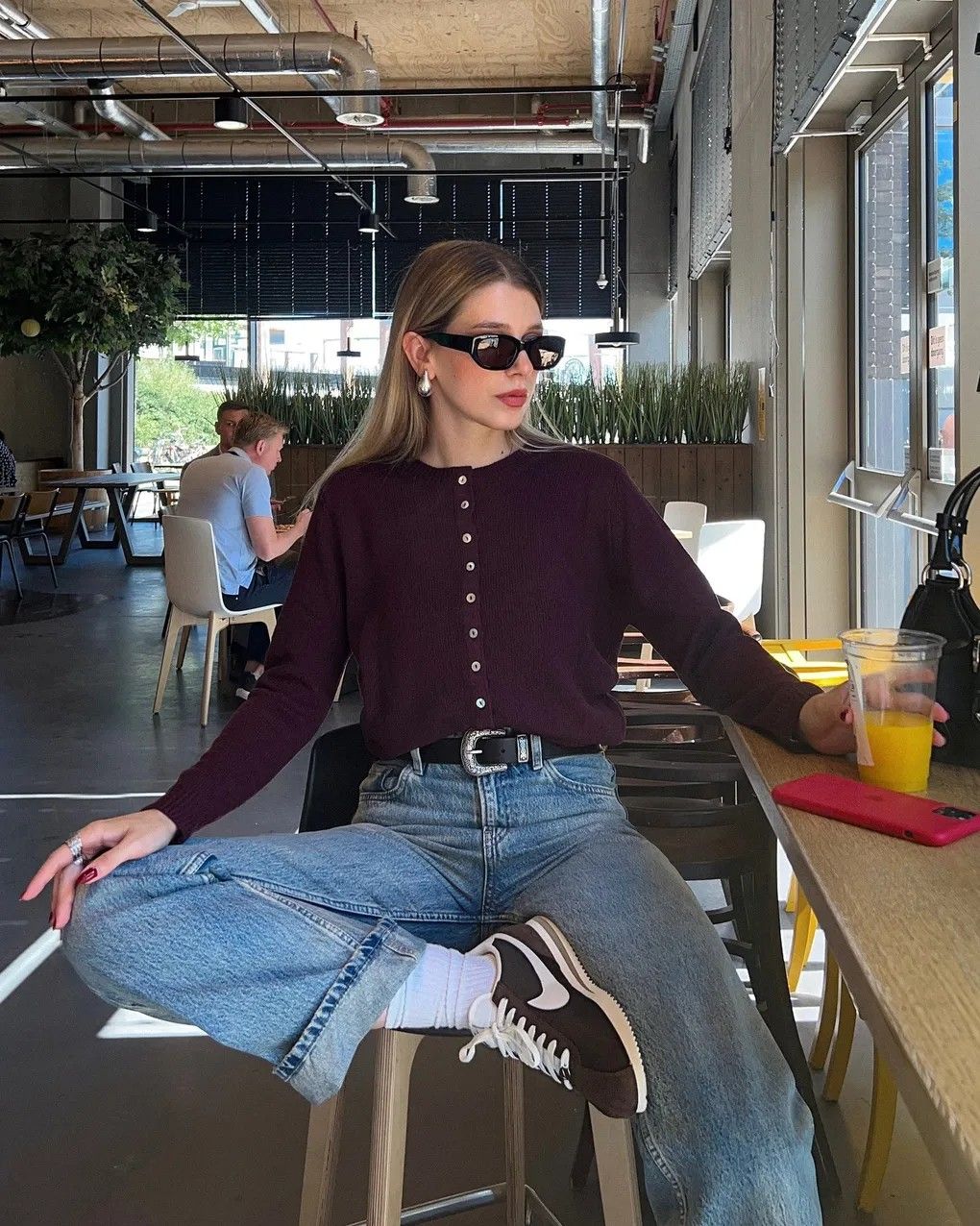 Nói thật: Tủ đồ mùa thu thiếu denim là lỗi lớn, dễ bị chê không sành điệu!- Ảnh 22.