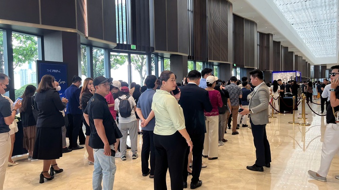 Phía sau những màn giành quyền mua căn hộ- Ảnh 1.
