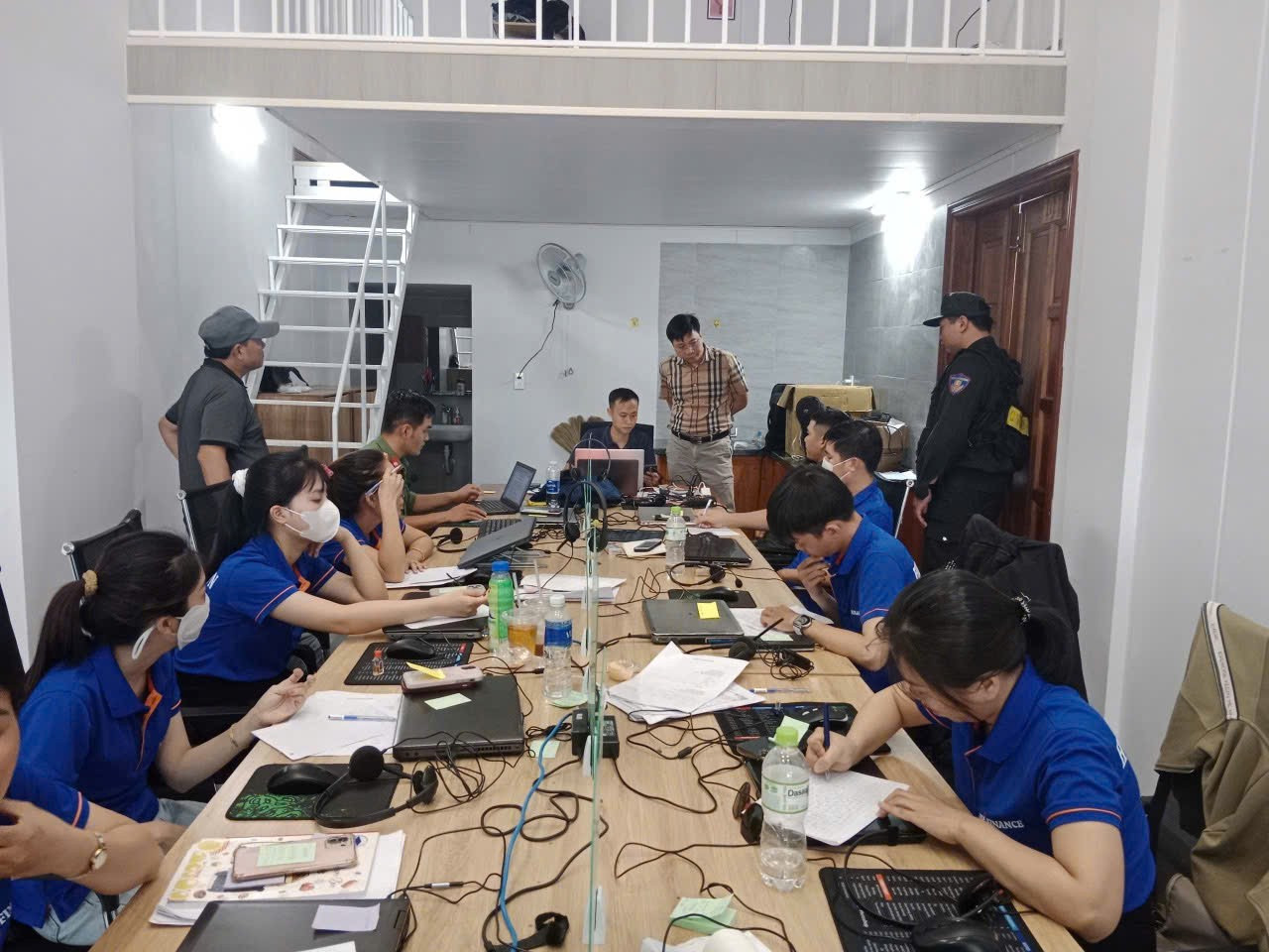 Triệt phá đường dây lừa đảo mở 200.000 thẻ tín dụng, chiếm đoạt hơn 80 tỷ đồng- Ảnh 2.