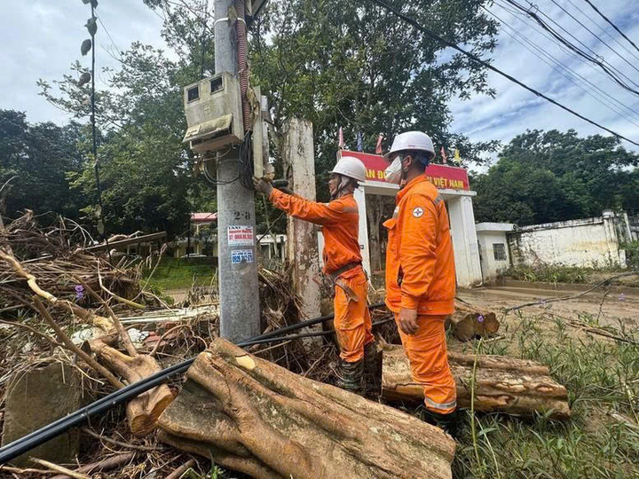 Nước lũ về ồ ạt, 19 hồ thủy điện phải mở cửa xả- Ảnh 2.