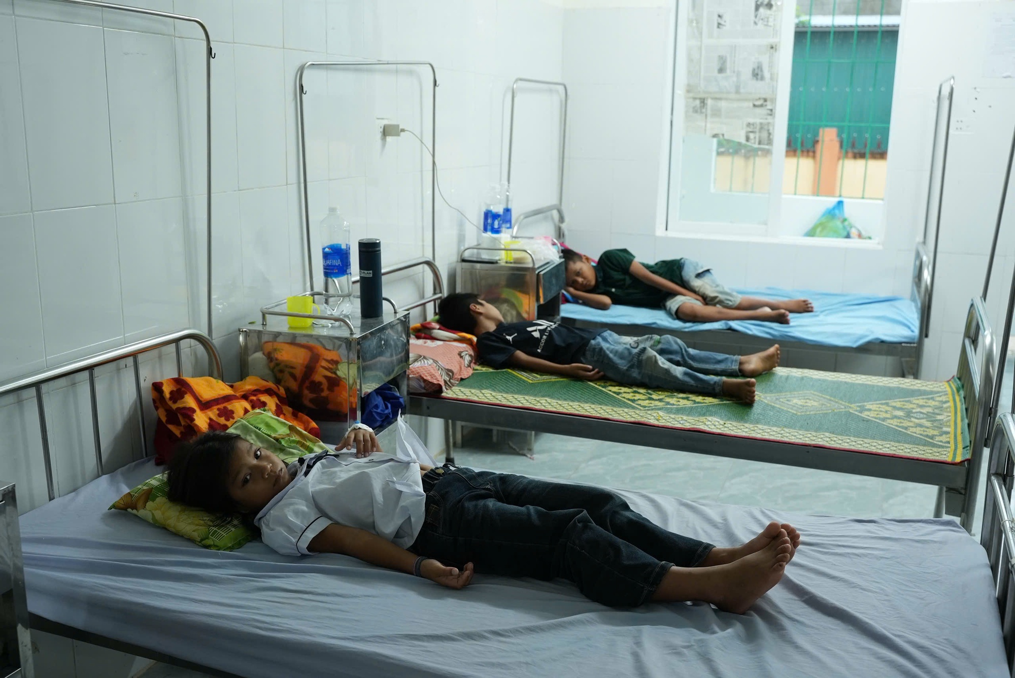 Vụ 40 học sinh ngộ độc: Tiết lộ mối quan hệ bất ngờ giữa hiệu trưởng và nữ hiệu phó- Ảnh 2.