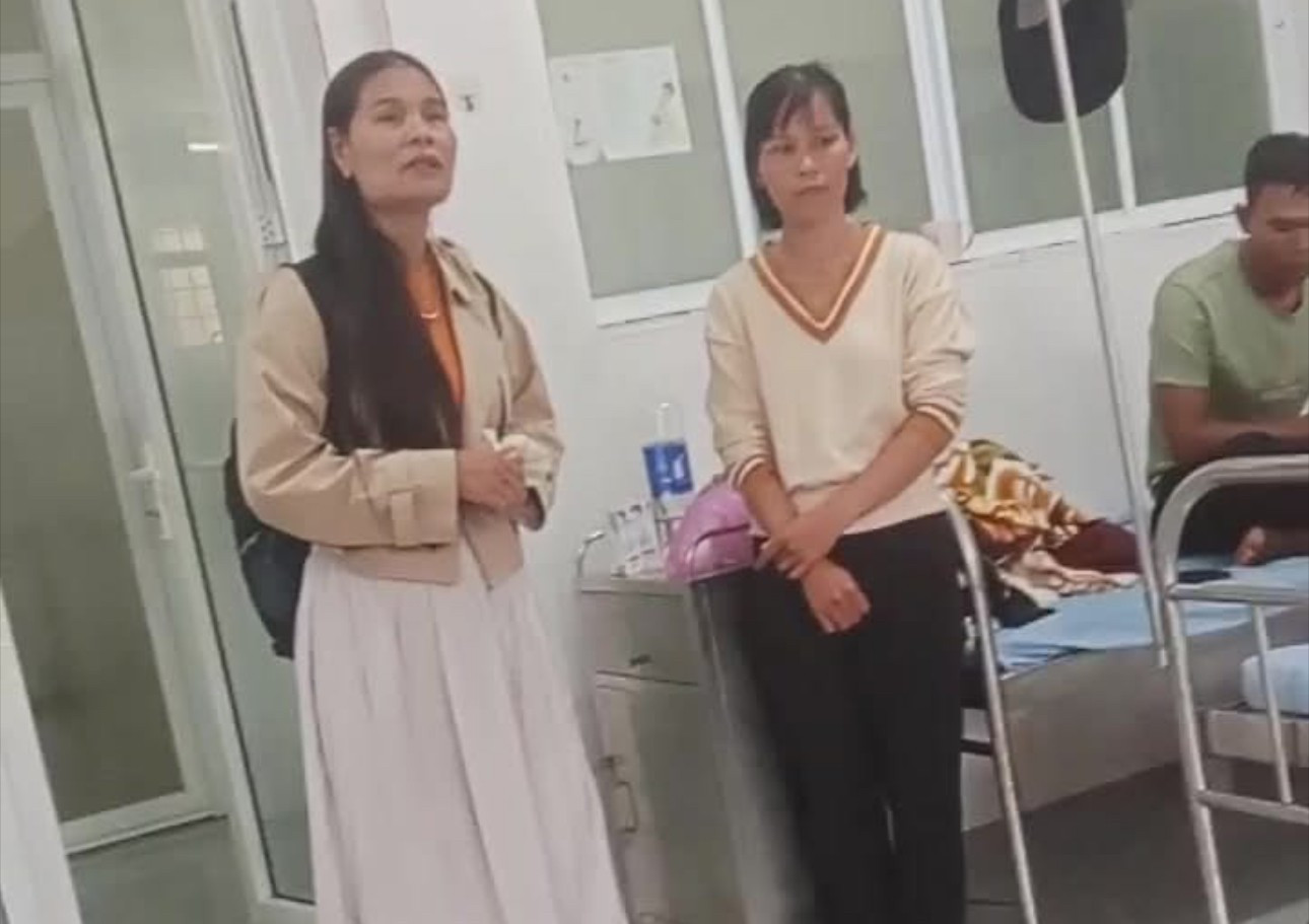 Sau vụ ngộ độc tập thể, học sinh đồng loạt nghỉ học "tẩy chay" phó hiệu trưởng- Ảnh 2.
