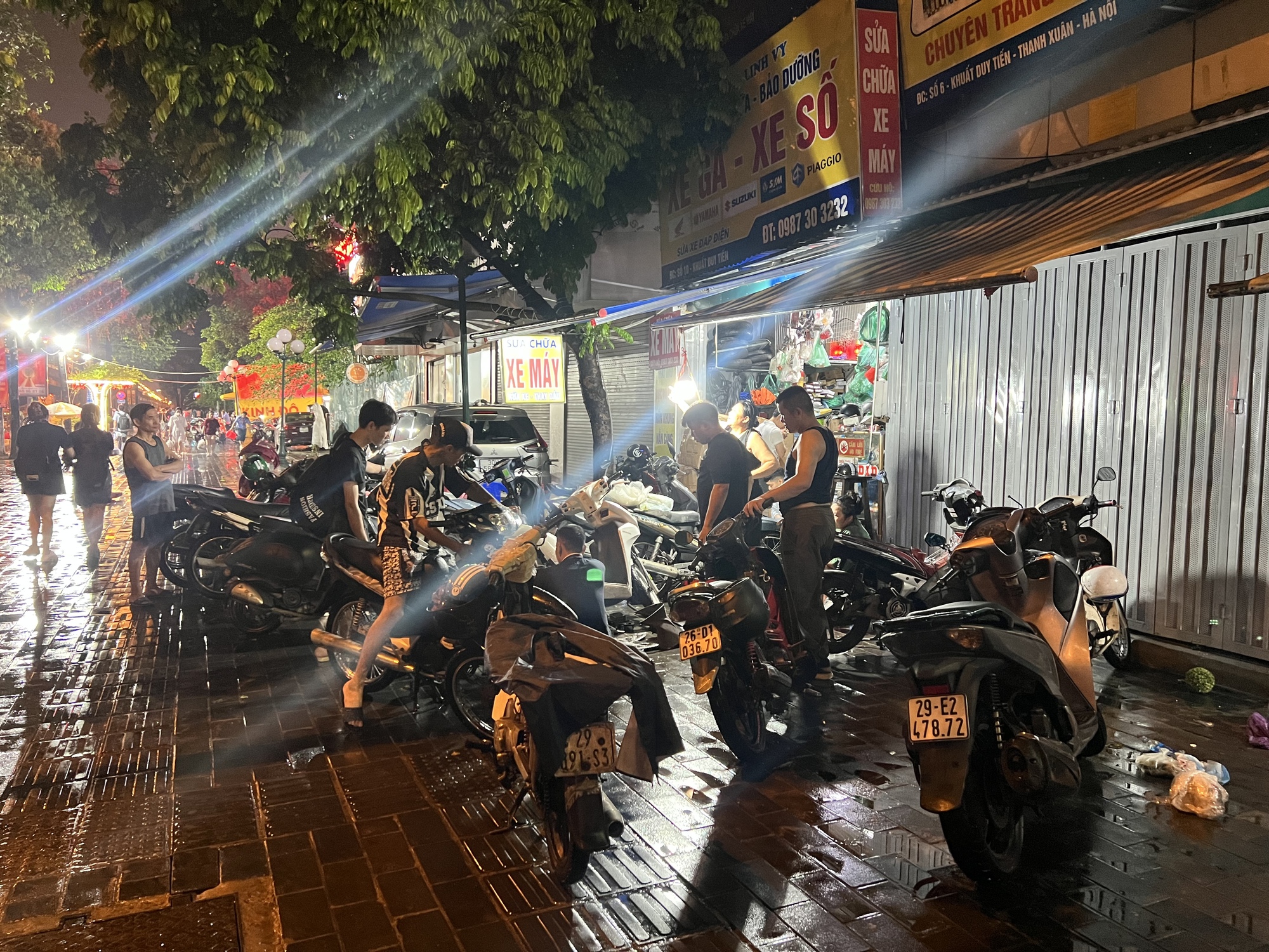 Nơi đông nhất Hà Nội lúc này- Ảnh 2.