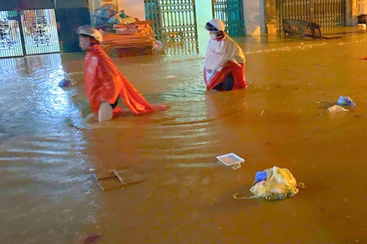 Lào Cai: Nước lũ dâng gần 3m trong 4 giờ, trăm người phải sơ tán khẩn cấp- Ảnh 3.