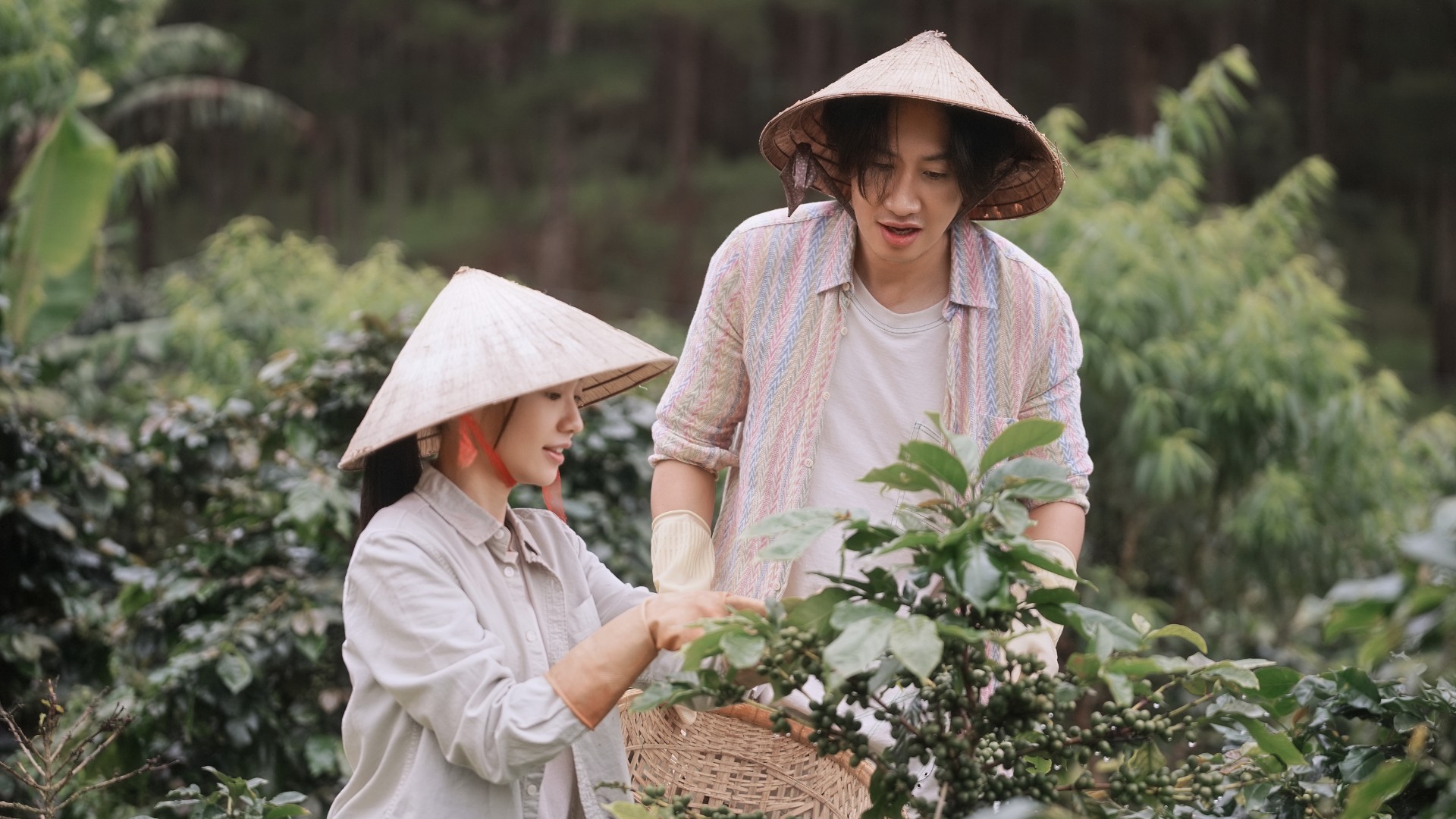 Sao hạng A Hàn Quốc ê chề khi đến Việt Nam, lộ cả khoảnh khắc thiếu vải trước mặt fan cuồng- Ảnh 6.