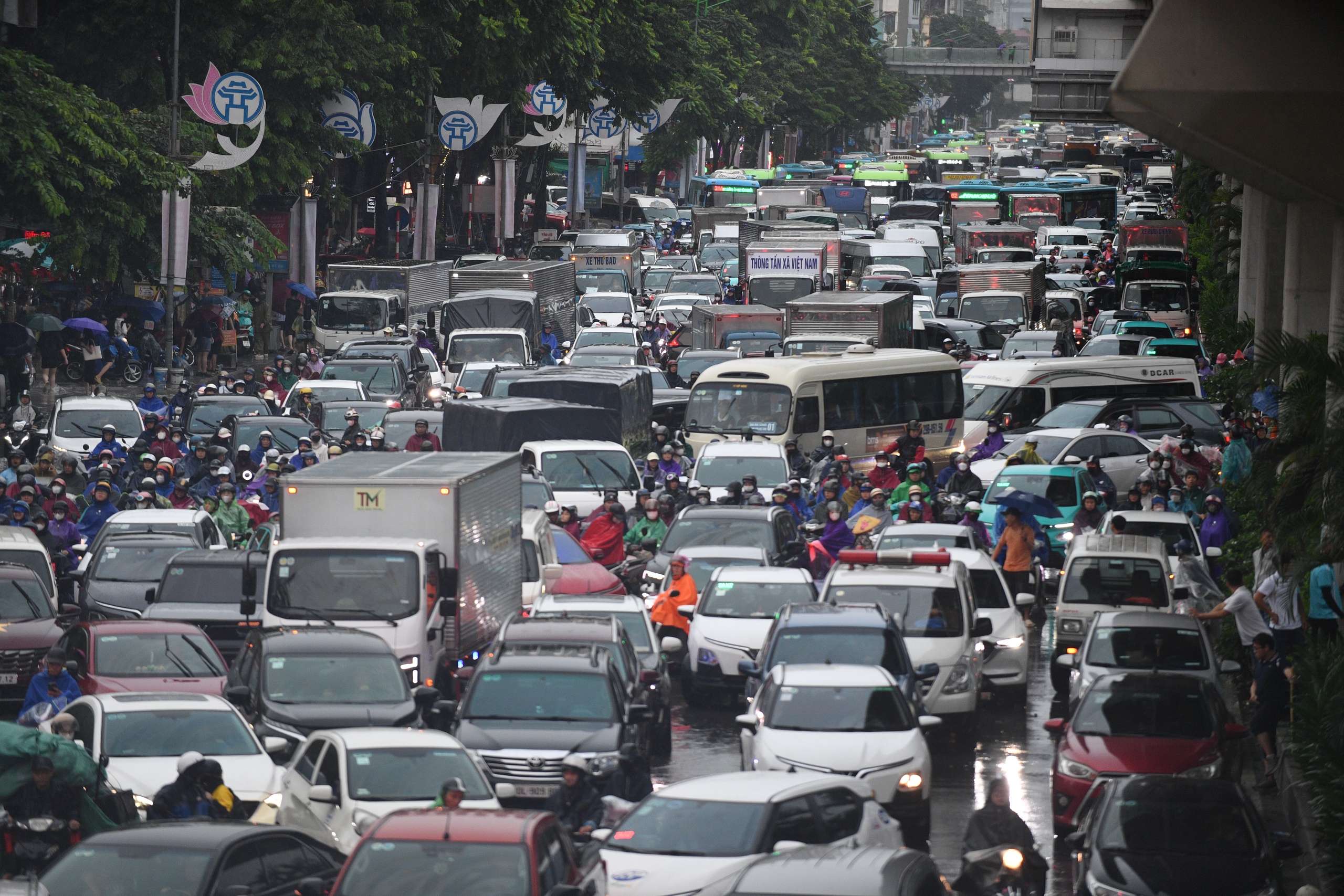 Hà Nội hôm nay: Mưa ngập kinh hoàng khắp nơi!- Ảnh 24.