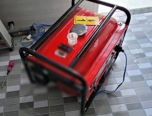 Mất điện sau bão, 2 cha con ở Nghệ An tử vong nghi ngạt khí khi chạy máy phát điện trong nhà- Ảnh 1.