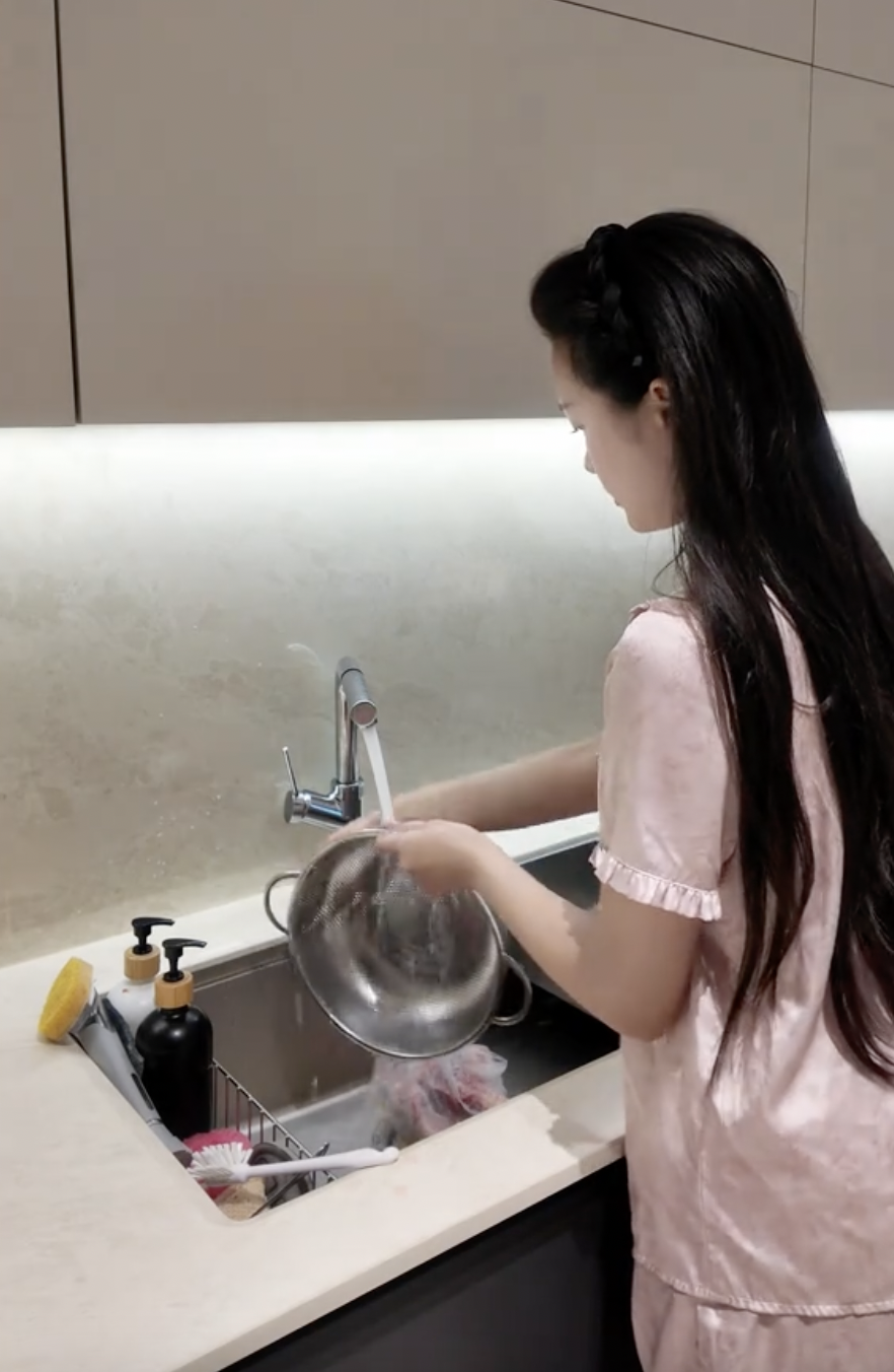 Doãn Hải My khoe biệt thự chục tỷ mới vào ở, thường xuyên đưa bạn bè về tiệc tùng, mẹ chồng phản ứng ra sao?- Ảnh 3.