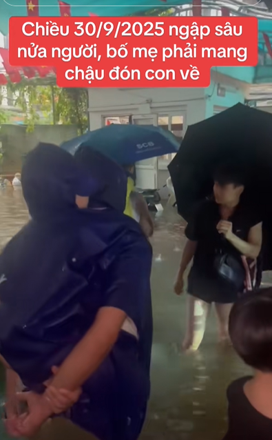 Hà Nội combo mưa + lụt: Nhân viên ăn mì tôm, xác định ngủ ở công ty, phụ huynh loay hoay 5 tiếng vẫn chưa đón được con- Ảnh 5.