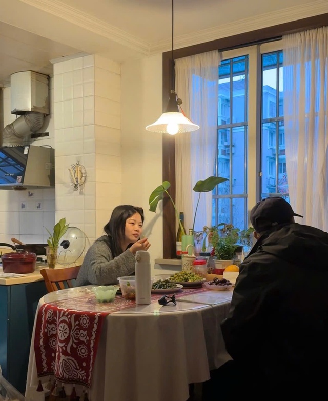 Bố chồng thấy con dâu mãi không sinh cháu liền nói nhỏ một câu, tháng sau, con dâu báo có tin vui- Ảnh 2.