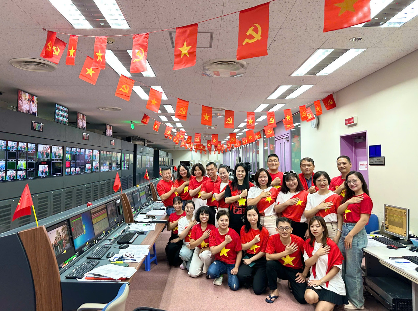 Tổng đạo diễn chương trình truyền hình trực tiếp A80: Tổng đạo diễn chương trình truyền hình trực tiếp A80: