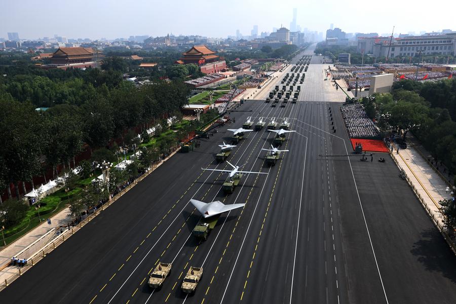 Khung cảnh duyệt binh “như phim điện ảnh” của Trung Quốc: Choáng ngợp trước quy mô lớn kỷ lục- Ảnh 9. Khung cảnh duyệt binh “như phim điện ảnh” của Trung Quốc: Choáng ngợp trước quy mô lớn kỷ lục- Ảnh 9.