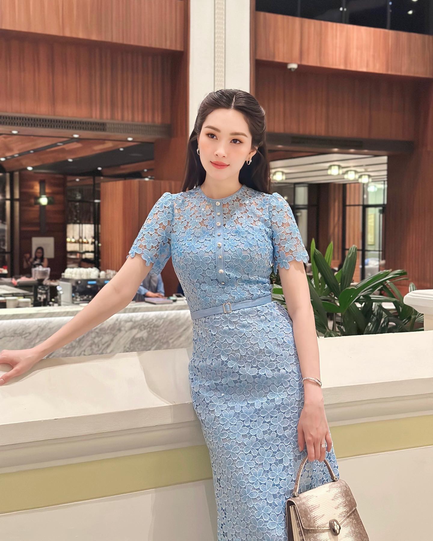 Tham khảo 10 set váy mùa thu trẻ xinh mãn nhãn từ sao Việt- Ảnh 5.