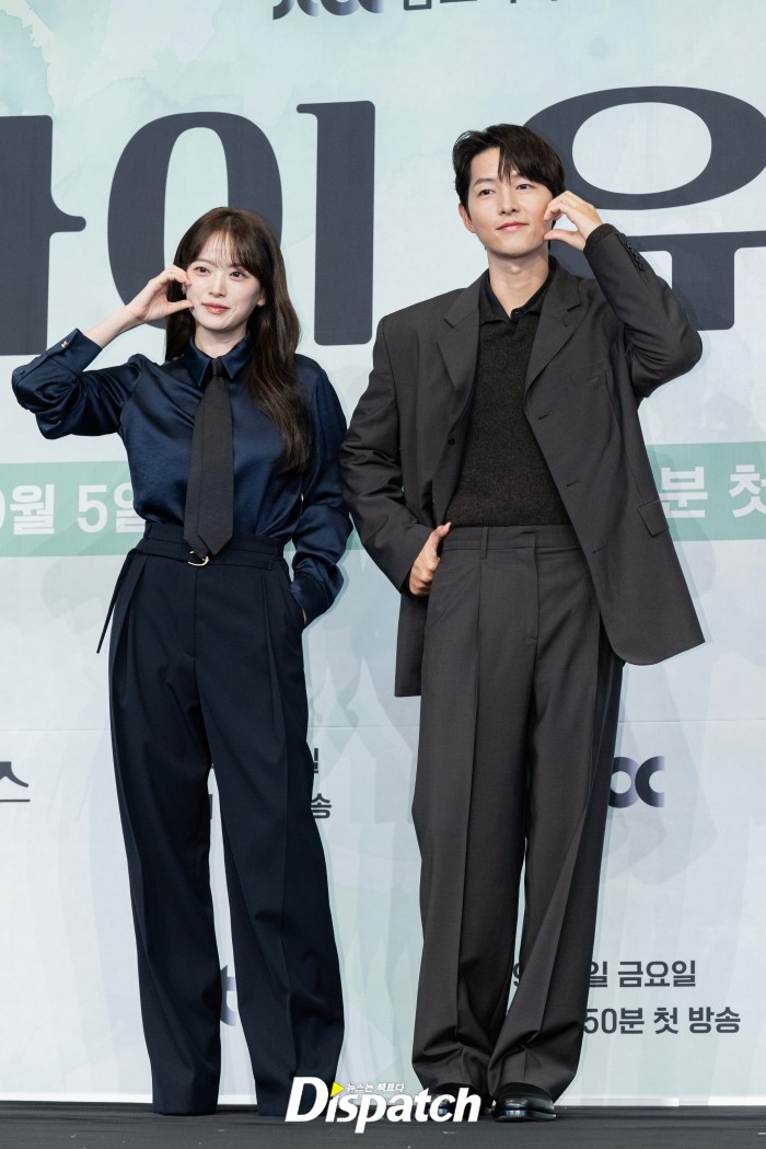 Song Joong Ki tái xuất gây ngỡ ngàng, làm 