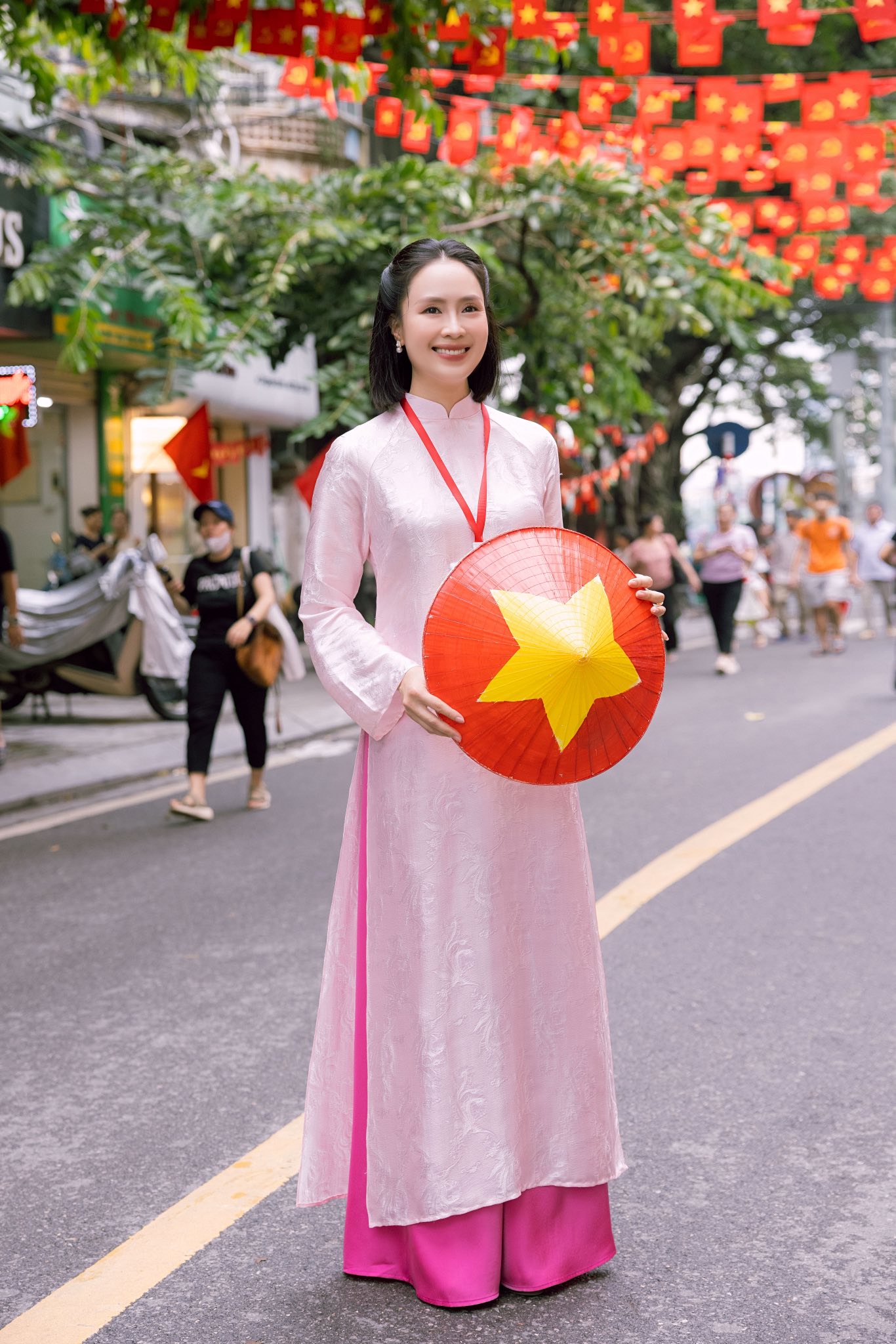 Hồng Diễm được khen không ngớt về nhan sắc tuổi 42, phong cách thời trang cực trẻ trung và thanh lịch- Ảnh 3.