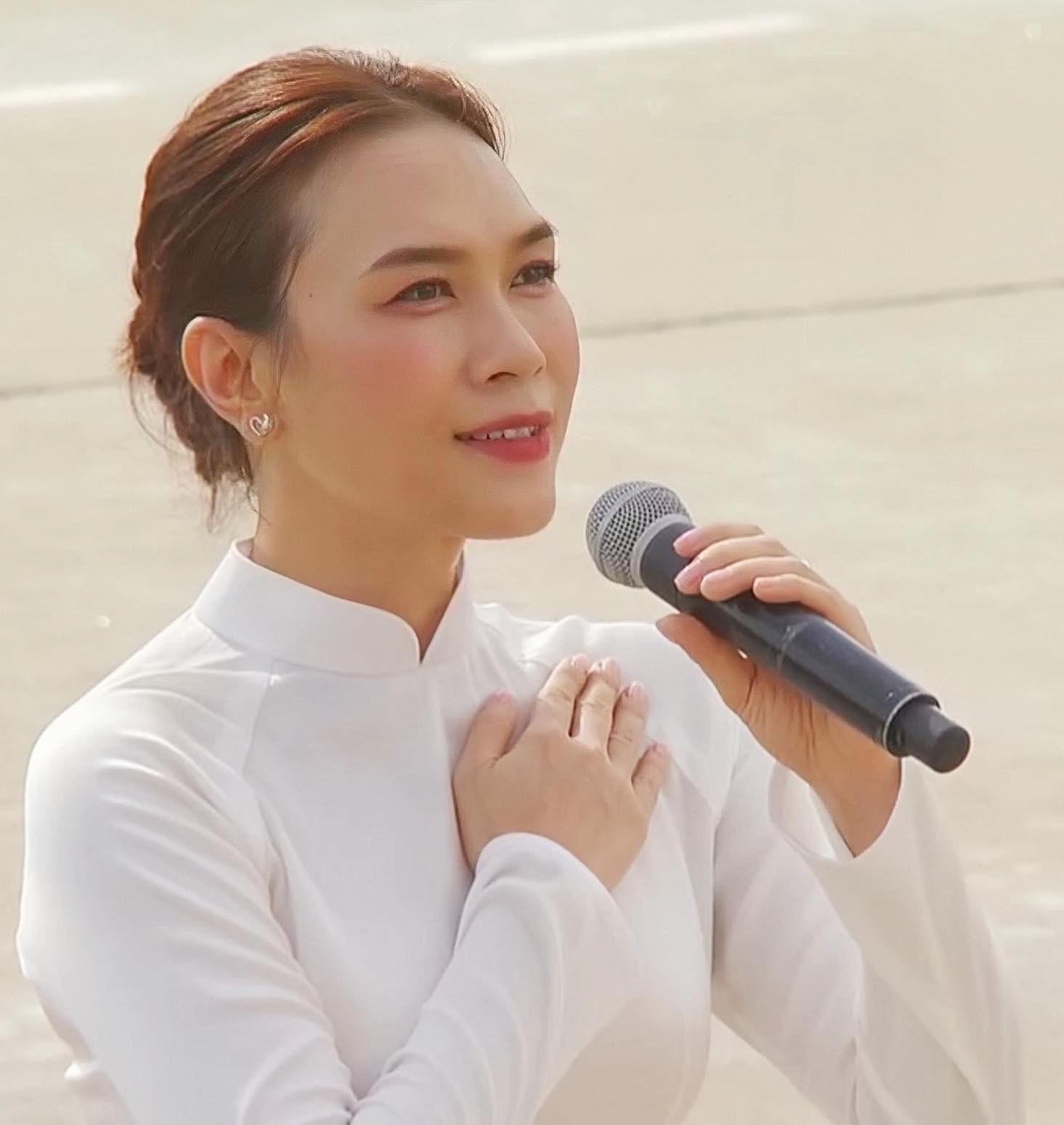 Trang Thông tin Chính phủ viết về hình ảnh để đời của Mỹ Tâm, chỉ 1 khoảnh khắc cho thấy sự tinh tế của BTC Đại lễ 2/9- Ảnh 3. Trang Thông tin Chính phủ viết về hình ảnh để đời của Mỹ Tâm, chỉ 1 khoảnh khắc cho thấy sự tinh tế của BTC Đại lễ 2/9- Ảnh 3.