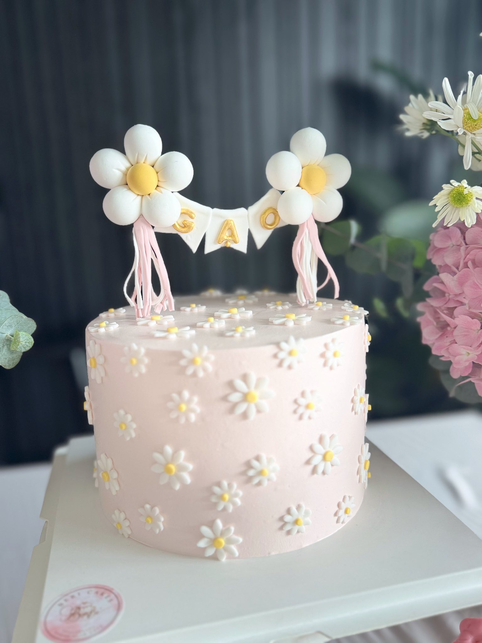 Thế lực bí ẩn đứng sau tiệc đầy tháng của các "cậu ấm cô chiêu" nhà Ngô Thanh Vân - Huy Trần, Đàm Thu Trang - Cường Đô la và nhiều sao Việt- Ảnh 3.
