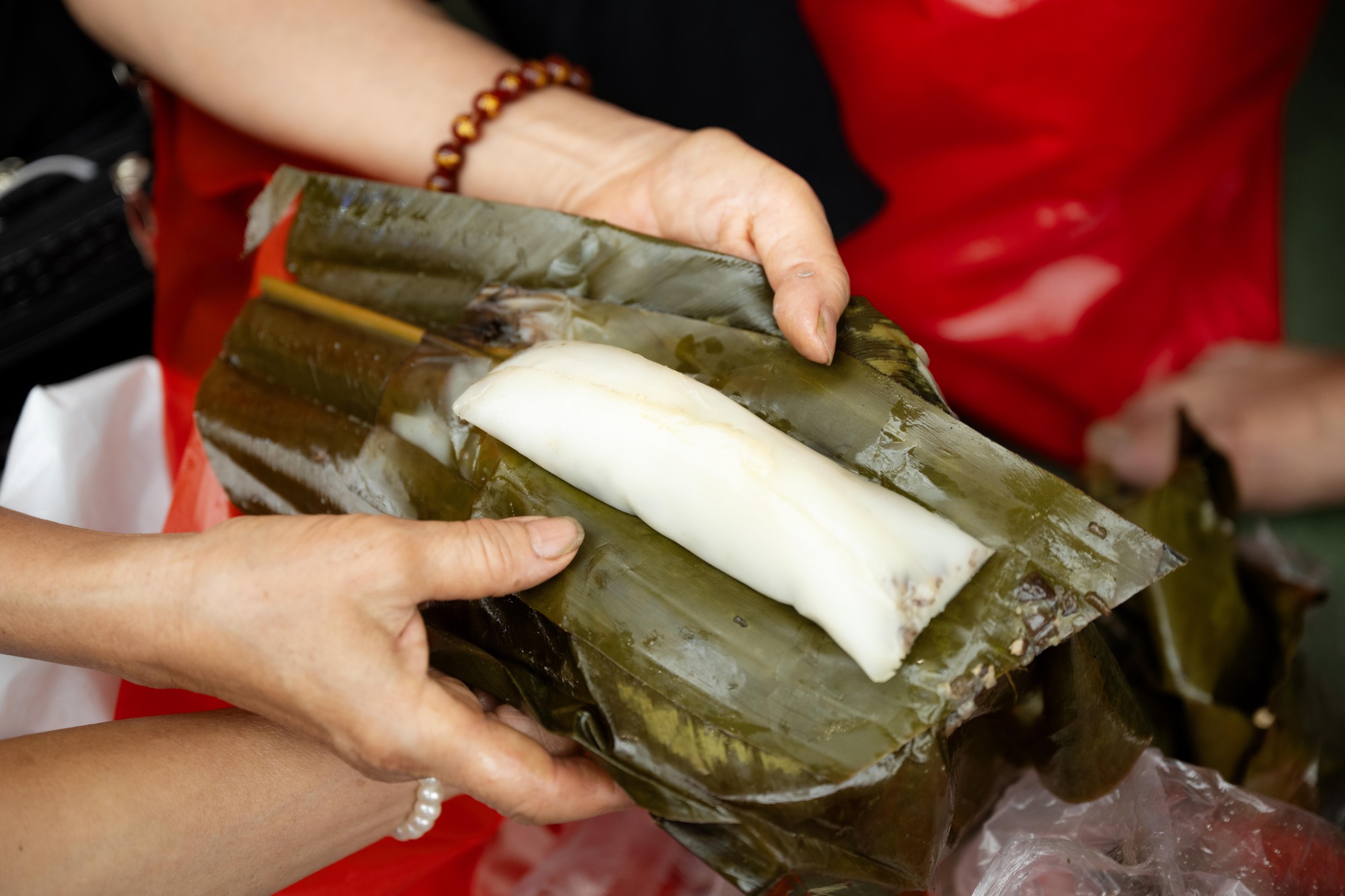 Đi xem triển lãm to nhất Việt Nam: Lên đường từ lúc 5h sáng, mang cơm nắm, muối vừng... vui như đi hội- Ảnh 3. Đi xem triển lãm to nhất Việt Nam: Lên đường từ lúc 5h sáng, mang cơm nắm, muối vừng... vui như đi hội- Ảnh 3.