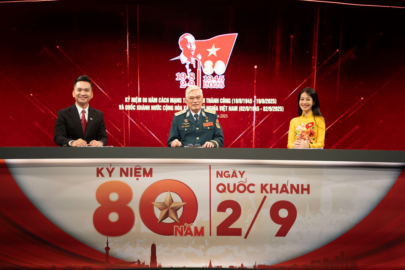 MC dẫn sóng trực tiếp Lễ kỷ niệm 2/9: 'Có quy tắc ngầm để tránh sai sót'- Ảnh 1. MC dẫn sóng trực tiếp Lễ kỷ niệm 2/9: 'Có quy tắc ngầm để tránh sai sót'- Ảnh 1.