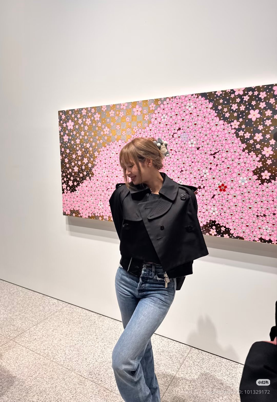 Lisa (BLACKPINK) quên make-up, làm tóc đi sự kiện à?- Ảnh 2. Lisa (BLACKPINK) quên make-up, làm tóc đi sự kiện à?- Ảnh 2.