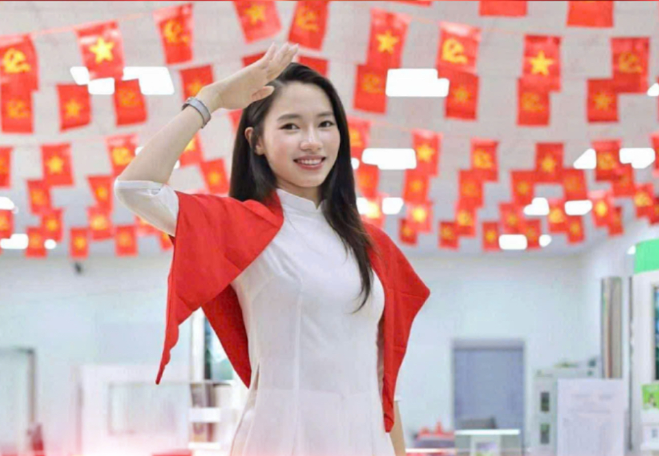 Tự hào Việt Nam tôi đó: Từ em nhỏ đến cụ già vùng sâu vùng xa đều có thể trải nghiệm triển lãm ảo 3D “95 năm Cờ Đảng soi đường”!- Ảnh 6.