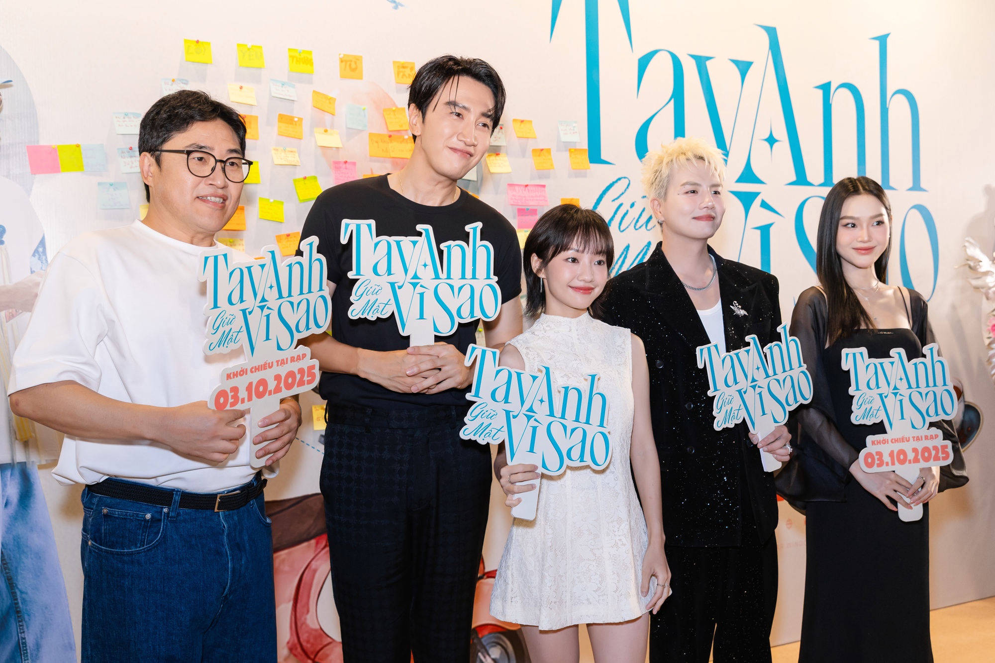 Thảm đỏ hot nhất hôm nay: Lee Kwang Soo có hành động lạ khiến Duy Khánh sốc nặng, xấu hổ đến nỗi không đứng vững- Ảnh 8. Thảm đỏ hot nhất hôm nay: Lee Kwang Soo có hành động lạ khiến Duy Khánh sốc nặng, xấu hổ đến nỗi không đứng vững- Ảnh 8.