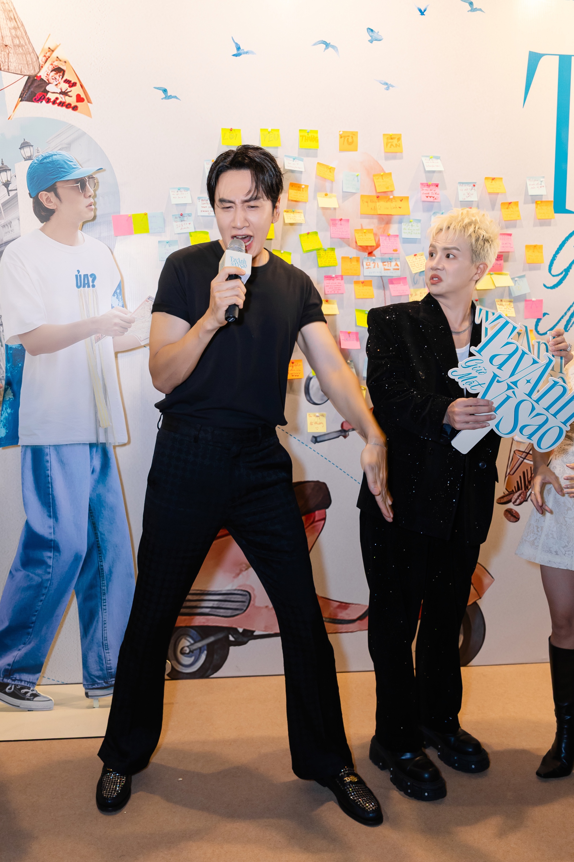 Thảm đỏ hot nhất hôm nay: Lee Kwang Soo có hành động lạ khiến Duy Khánh sốc nặng, xấu hổ đến nỗi không đứng vững- Ảnh 4. Thảm đỏ hot nhất hôm nay: Lee Kwang Soo có hành động lạ khiến Duy Khánh sốc nặng, xấu hổ đến nỗi không đứng vững- Ảnh 4.