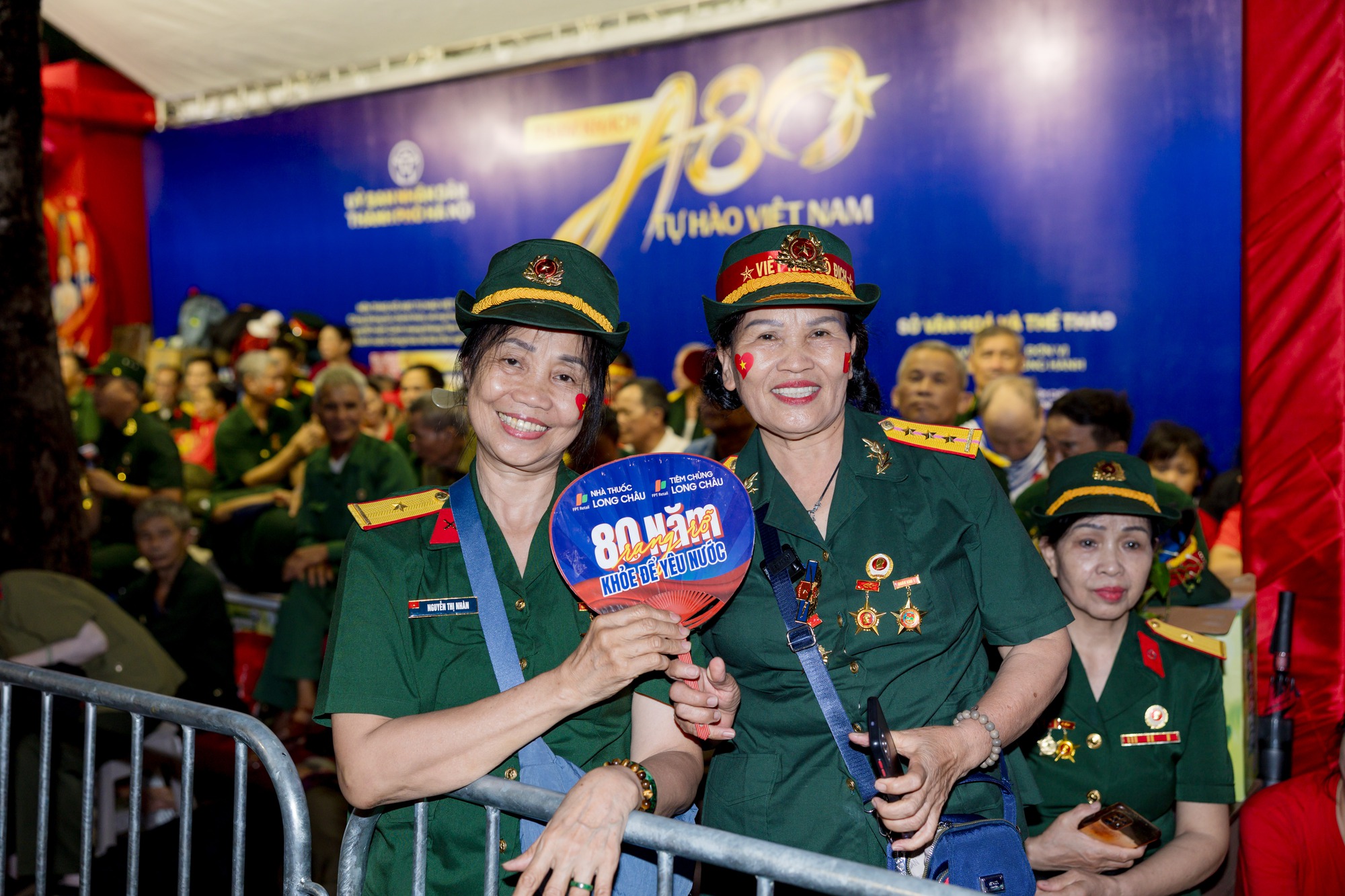 Lụy concert A80 với những hình ảnh ấm áp tại trạm khách A80: Tự hào Việt Nam- Ảnh 5. Lụy concert A80 với những hình ảnh ấm áp tại trạm khách A80: Tự hào Việt Nam- Ảnh 5.