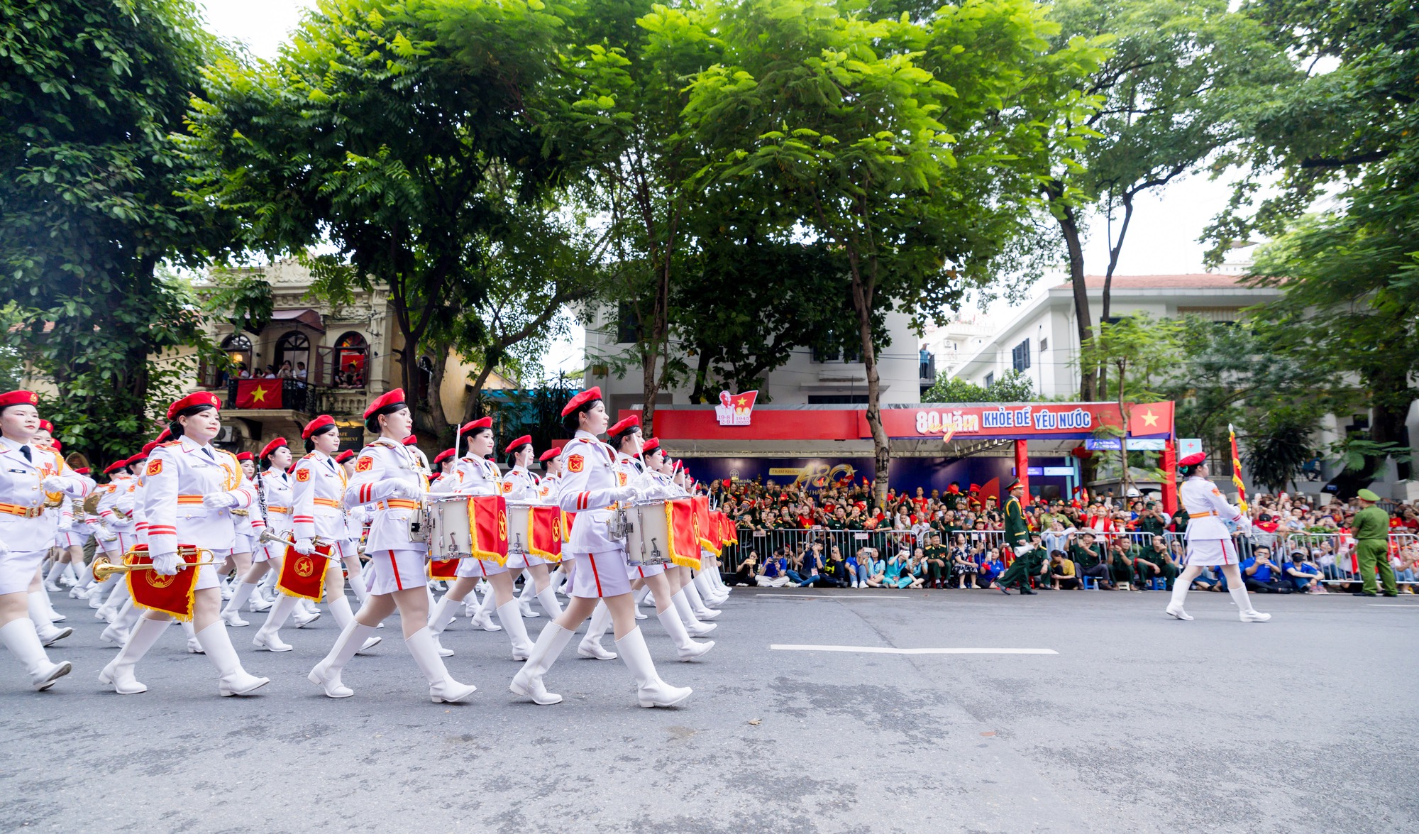 Lụy concert A80 với những hình ảnh ấm áp tại trạm khách A80: Tự hào Việt Nam- Ảnh 12. Lụy concert A80 với những hình ảnh ấm áp tại trạm khách A80: Tự hào Việt Nam- Ảnh 12.