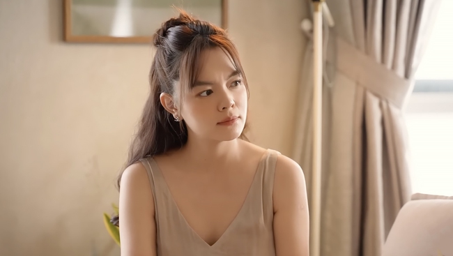 Con gái Phạm Quỳnh Anh bị soi "thái độ" tại sự kiện: Một khoảnh khắc có nên thành thước đo đánh giá nhân cách?- Ảnh 1.
