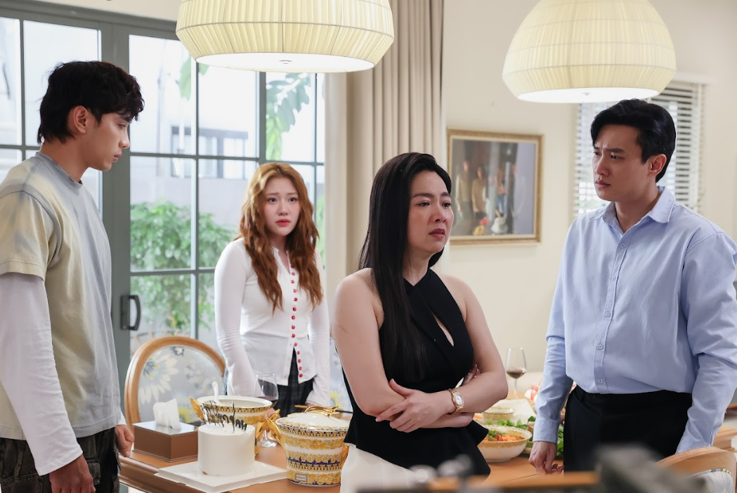 Phim Việt chưa chiếu đã thấy drama ngập trời: 2 mỹ nhân cãi nhau căng đét, đoán xem ai giành phần thắng- Ảnh 2. Phim Việt chưa chiếu đã thấy drama ngập trời: 2 mỹ nhân cãi nhau căng đét, đoán xem ai giành phần thắng- Ảnh 2.