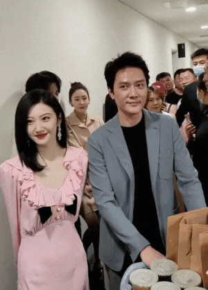 Hot nhất Weibo sáng nay: Hot nhất Weibo sáng nay: