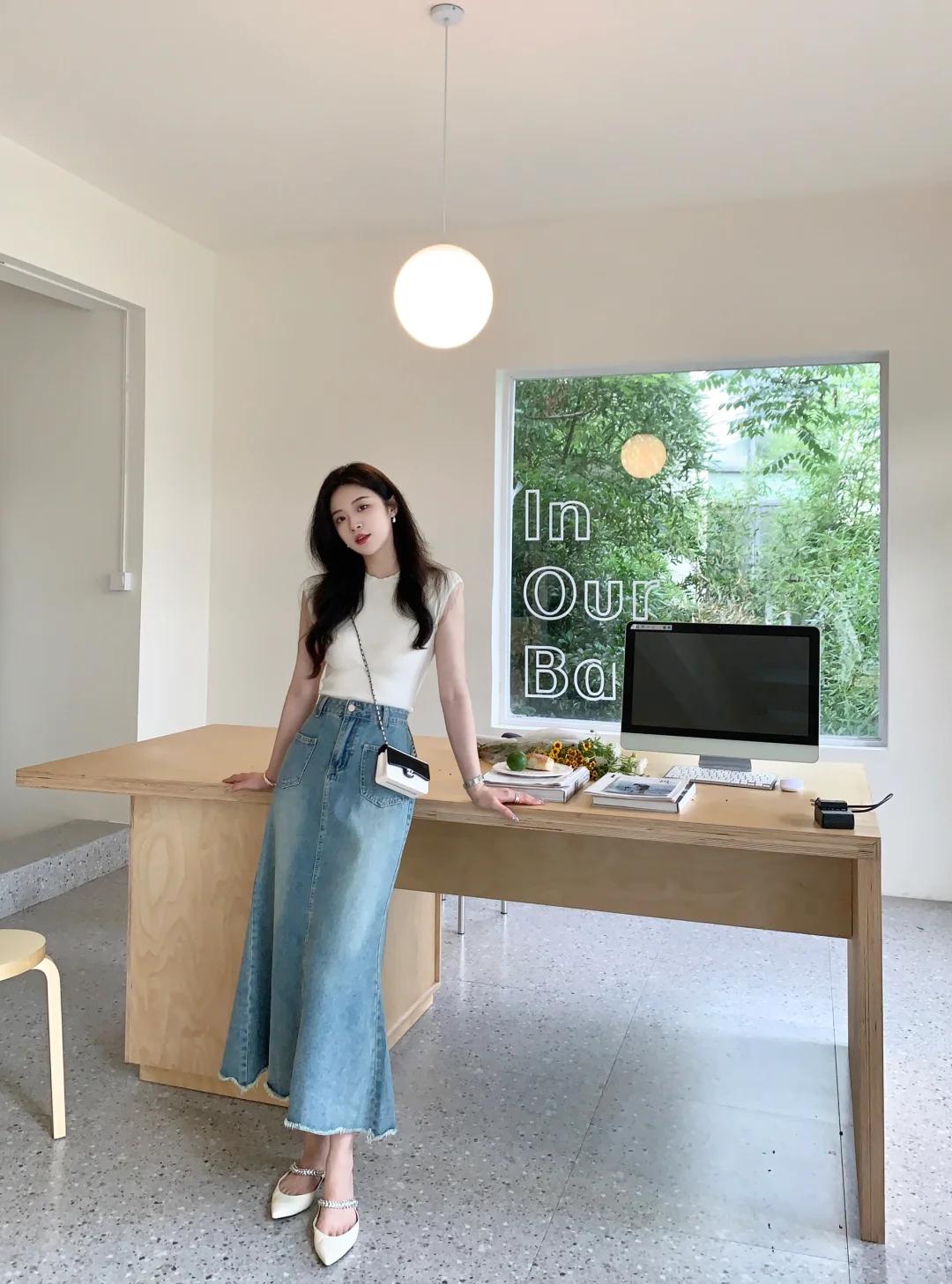 Vì sao váy denim lại là món đồ nên sắm? Câu trả lời gói gọn trong 2 chữ "hack tuổi"- Ảnh 11.