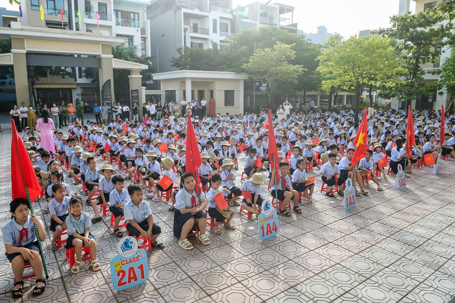 Khoảnh khắc hồn nhiên của học sinh lớp 1 trong ngày khai giảng- Ảnh 8.
