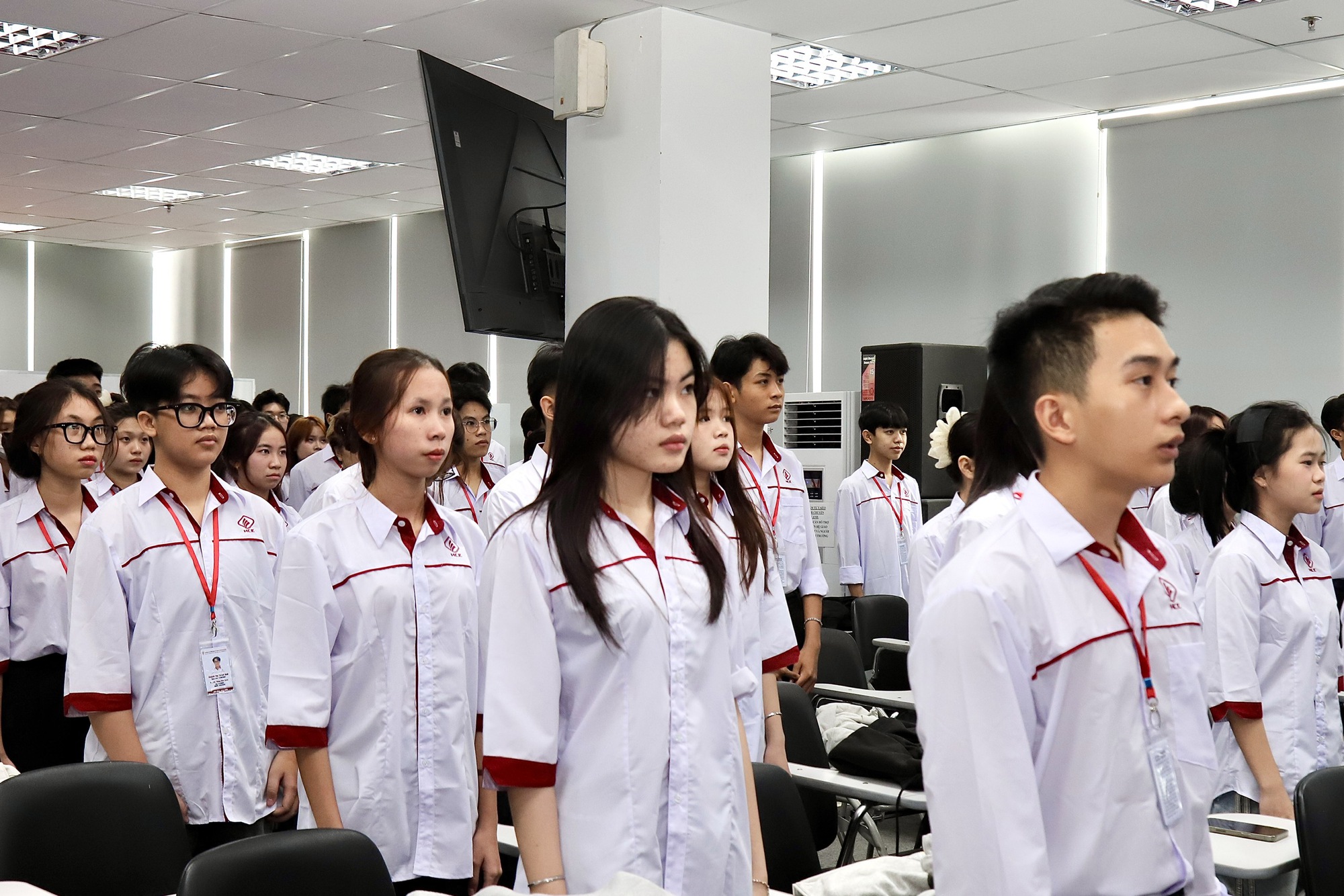Lễ chào cờ ấn tượng đặc biệt trên khắp cả nước- Ảnh 10.