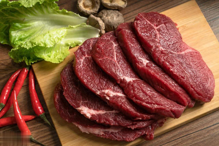 Mua thịt bò đừng chọn bừa: Dân sành ăn chỉ nhắm đúng 3 phần này, chế biến đúng cách thơm ngon gấp bội- Ảnh 1.